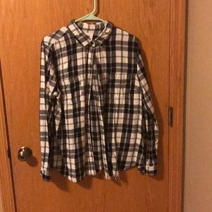 old navy black and white plaid button up shirt